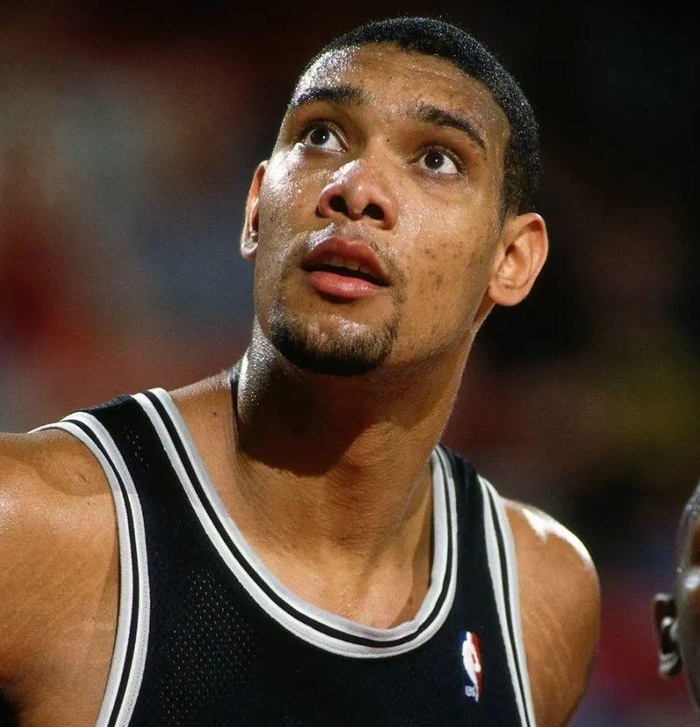 齐沃：要振作和学习，足球和生活总会有转机；伤员周日难复出（齐沃：振作并学习，足球与人生终会迎来转机；伤员周日恐难出战）