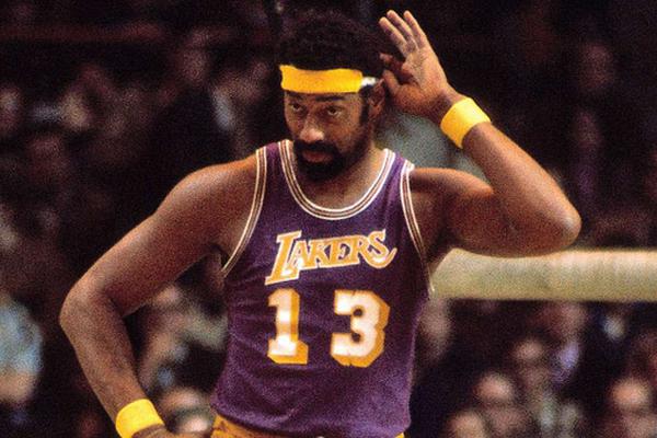 球迷：对方防他像空气一样（球迷：对手防他形同虚设）