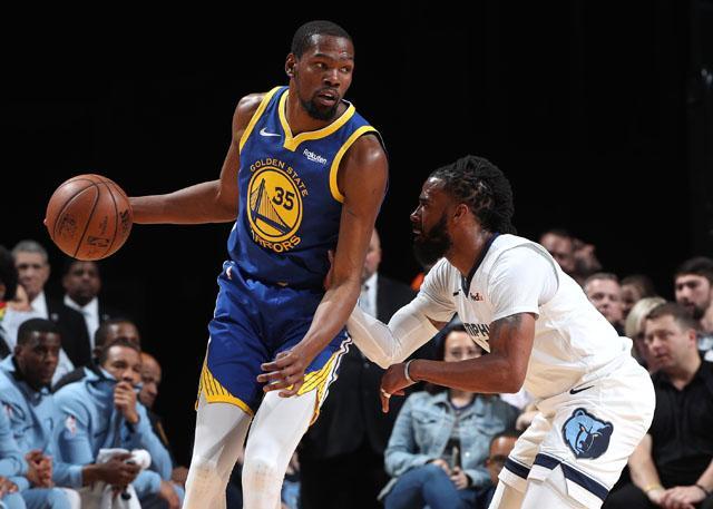 篮球防守意识怎样练？（如何提升篮球防守意识？）