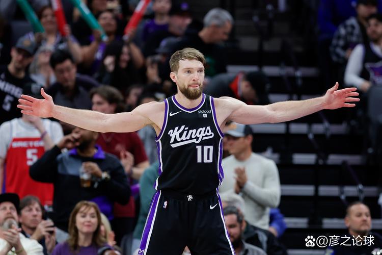 德天空：法兰克福中场乌尊肌肉受伤，预计12月欧冠踢巴萨复出（德媒：法兰克福中场乌尊肌肉受伤，预计12月欧冠战巴萨复出）