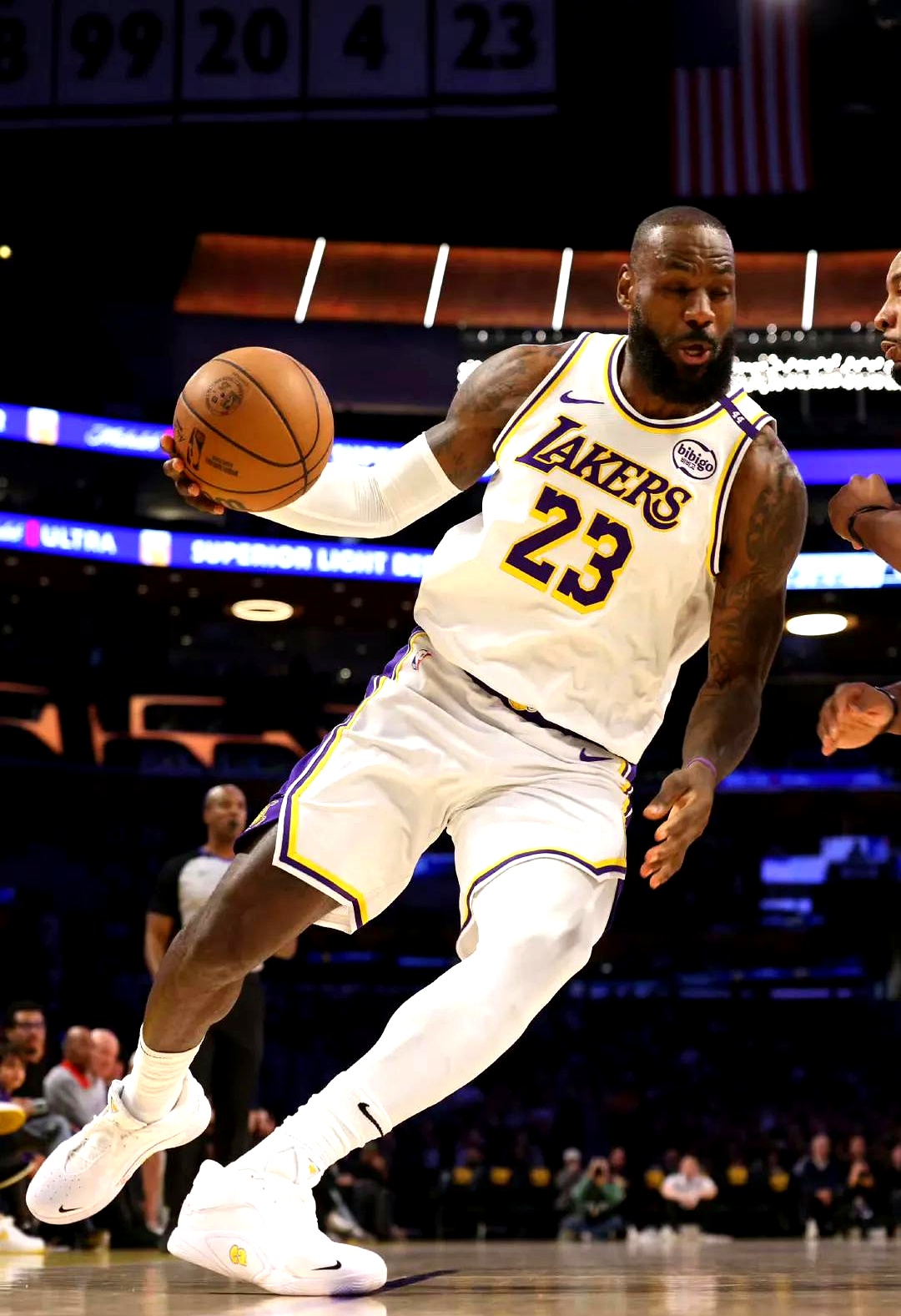 拉比奥出战的4场意甲米兰不败仅丢1球，缺阵7场仅3胜且丢8球（拉比奥在阵的4场意甲米兰不败仅失1球，缺阵7战仅3胜且丢8球）