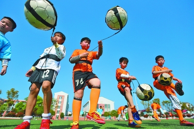 德天空：巴萨球探还没考察努萨，莱比锡明夏要价6000万欧起（德天空：巴萨暂未考察努萨，莱比锡明夏要价不低于6000万欧）