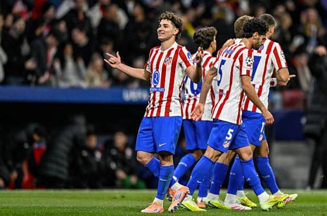 球星再度超神发挥（巨星再度神勇爆发）