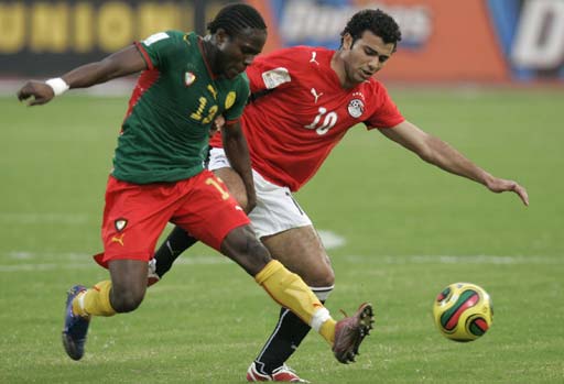 门将连续零封，稳定球队防线（门将连场零失球，稳固球队后防）