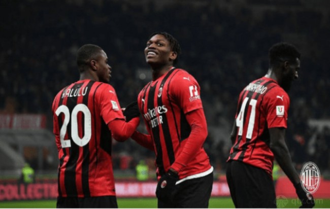 记者：阿隆索国家德比惹恼维尼修斯后，曾让米利唐去找他谈谈（记者：国家德比中阿隆索激怒维尼修斯，随后让米利唐出面沟通）